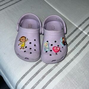 Lavender size 6 for toddler girl in very good condition fairly new crocs
